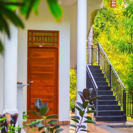 Yala Safari River View Hotel Тиссамахарама Экстерьер фото