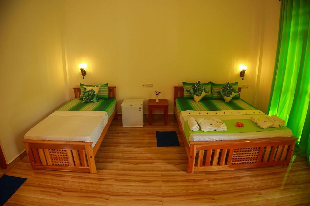 Yala Safari River View Hotel Тиссамахарама Экстерьер фото