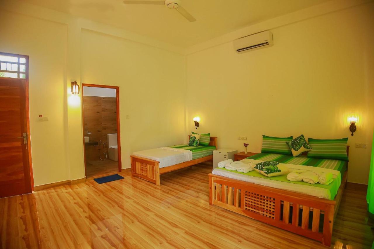 Yala Safari River View Hotel Тиссамахарама Экстерьер фото