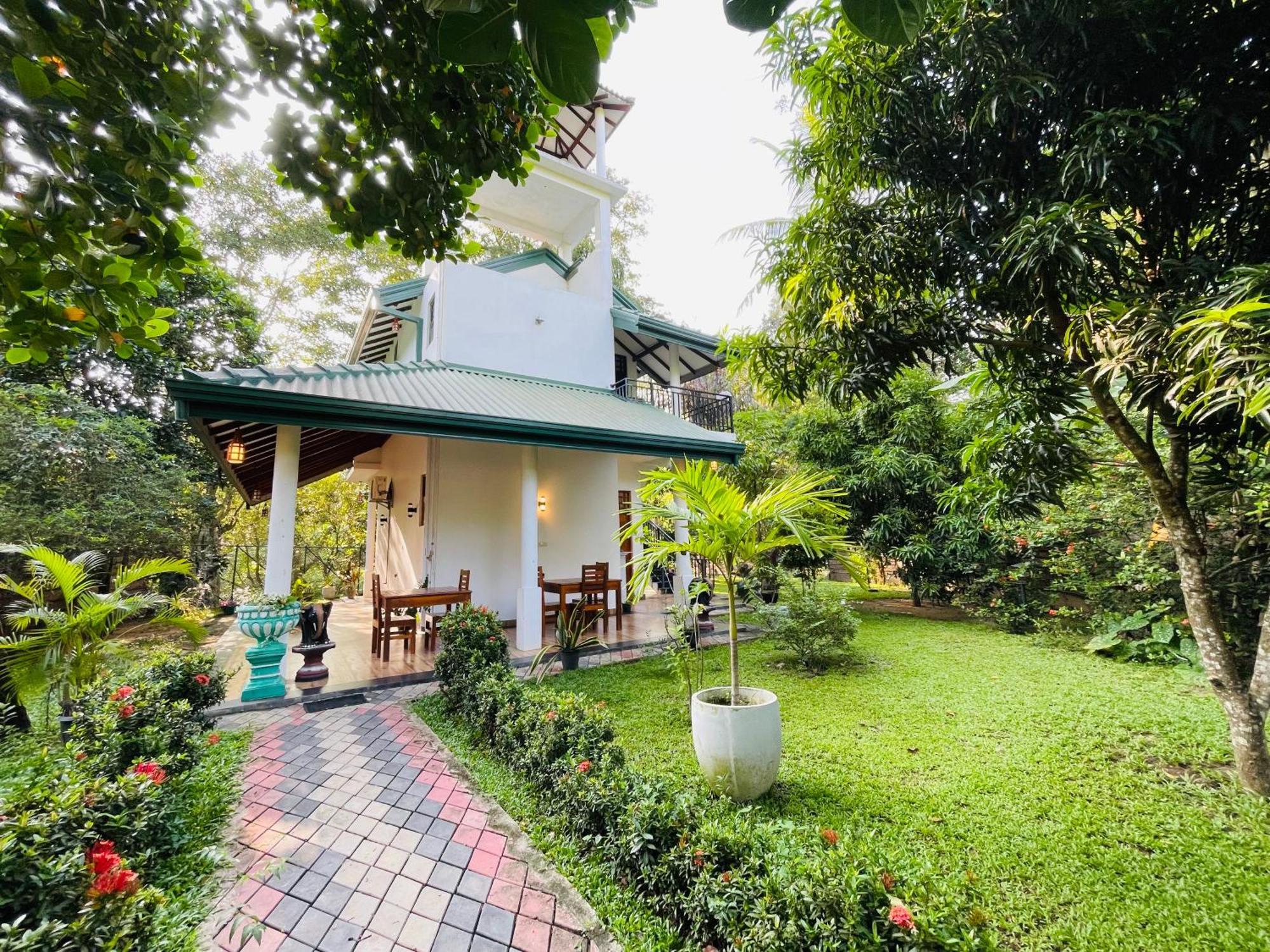 Yala Safari River View Hotel Тиссамахарама Экстерьер фото