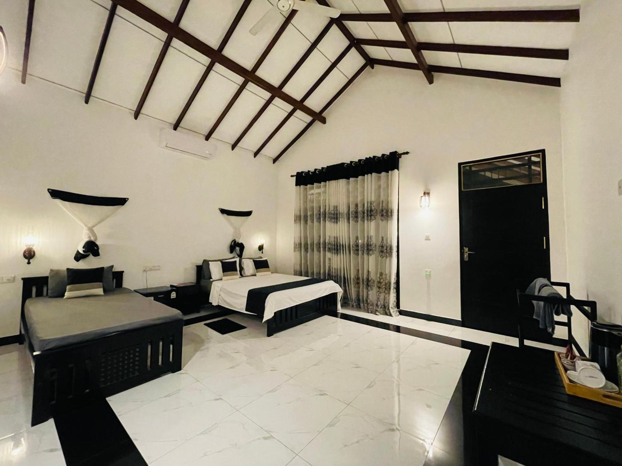 Yala Safari River View Hotel Тиссамахарама Экстерьер фото