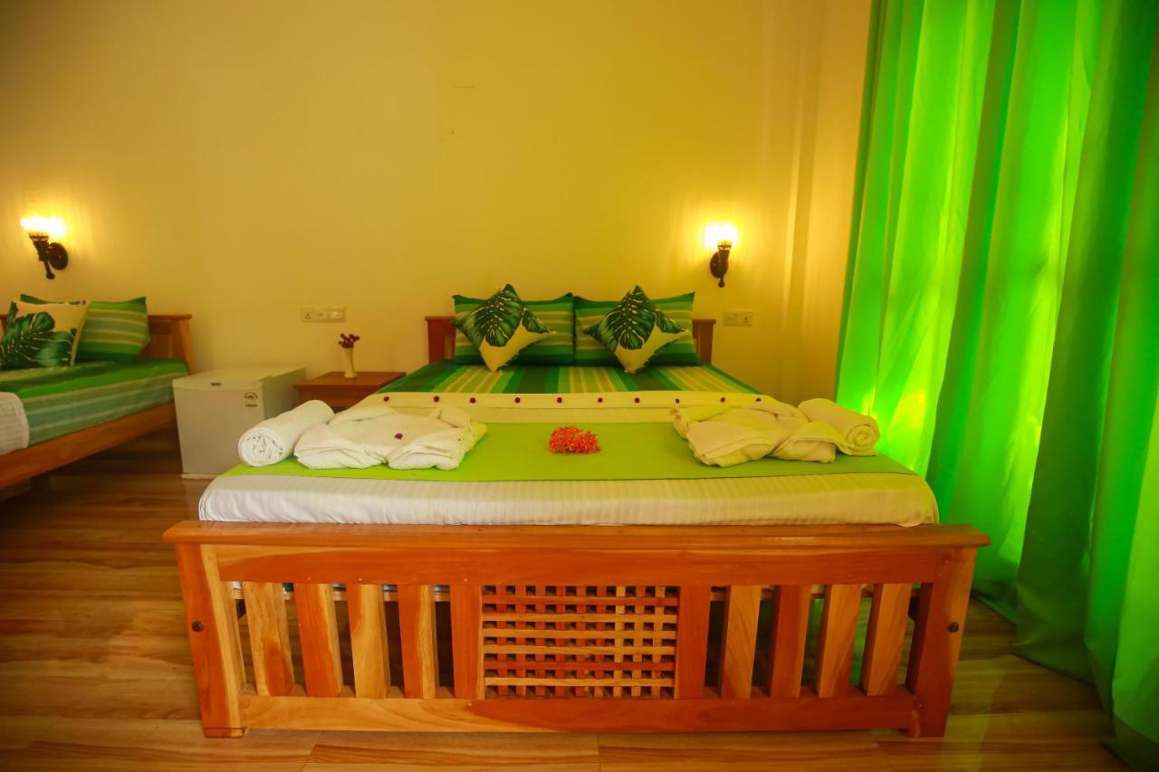 Yala Safari River View Hotel Тиссамахарама Экстерьер фото